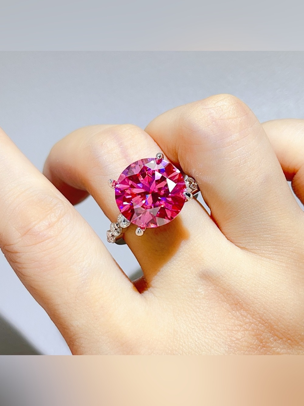 10 Carat 925 Sterling Silver Moissanite Round Cut Ring